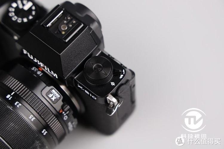 发布了本年度影像拍摄器材中极具代表性的x系列无反数码相机x-t4,获得